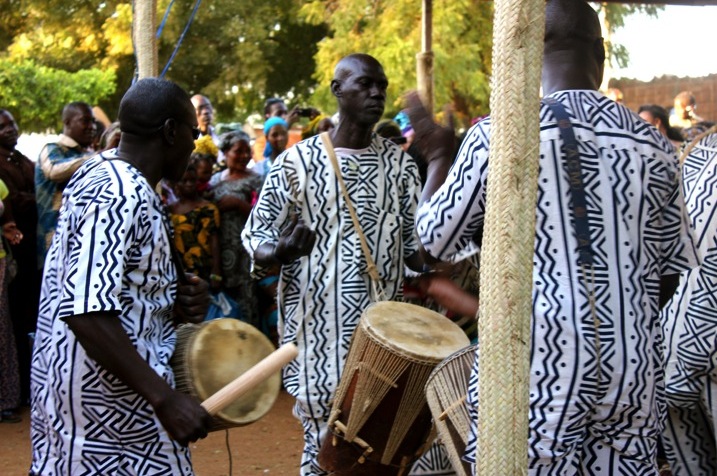Mali Segou festival Niger music concert musician traditional fabric dress drum