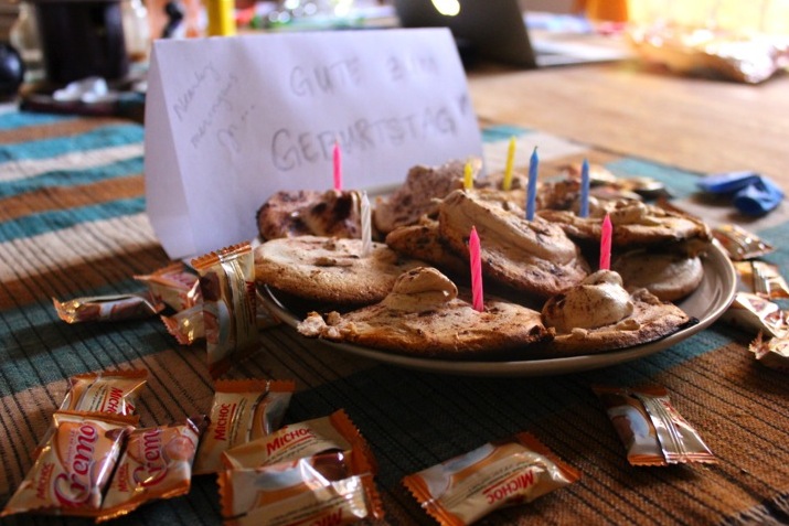 birthday cookie meringue message balloon